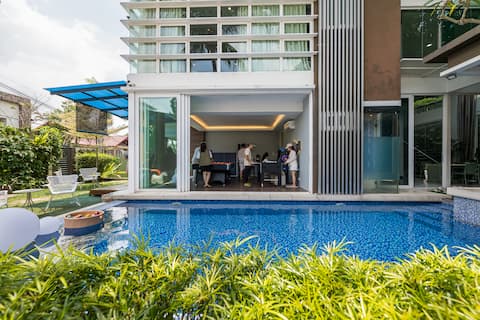 30Pax 6BR Spacious KL Villa w/ KTV&Garden@Ampang
