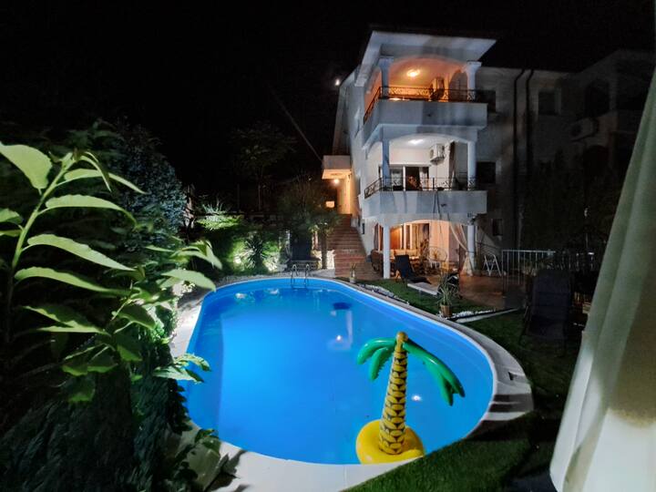 Luxury Apartment Emily with Sea View and Pool