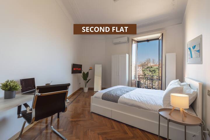 [Duomo 7 min] Two Independent Flats With Parking