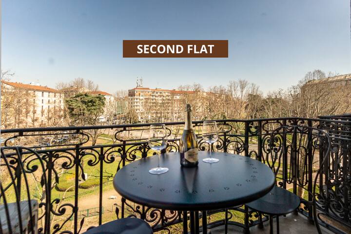 [Duomo 7 min] Two Independent Flats With Parking gallery image 3