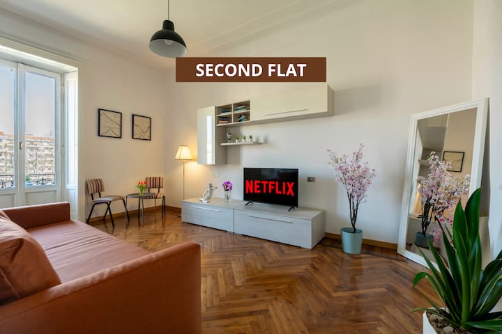 [Duomo 7 min] Two Independent Flats With Parking gallery image 5