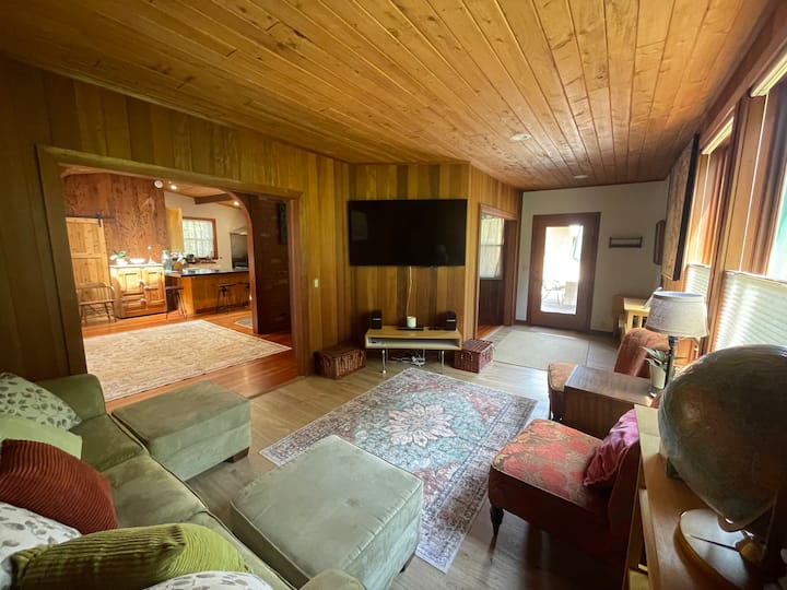 Redwood Farm House - Mendocino, CA
