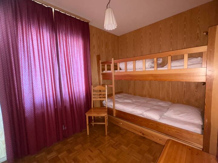 2 poschodové postele