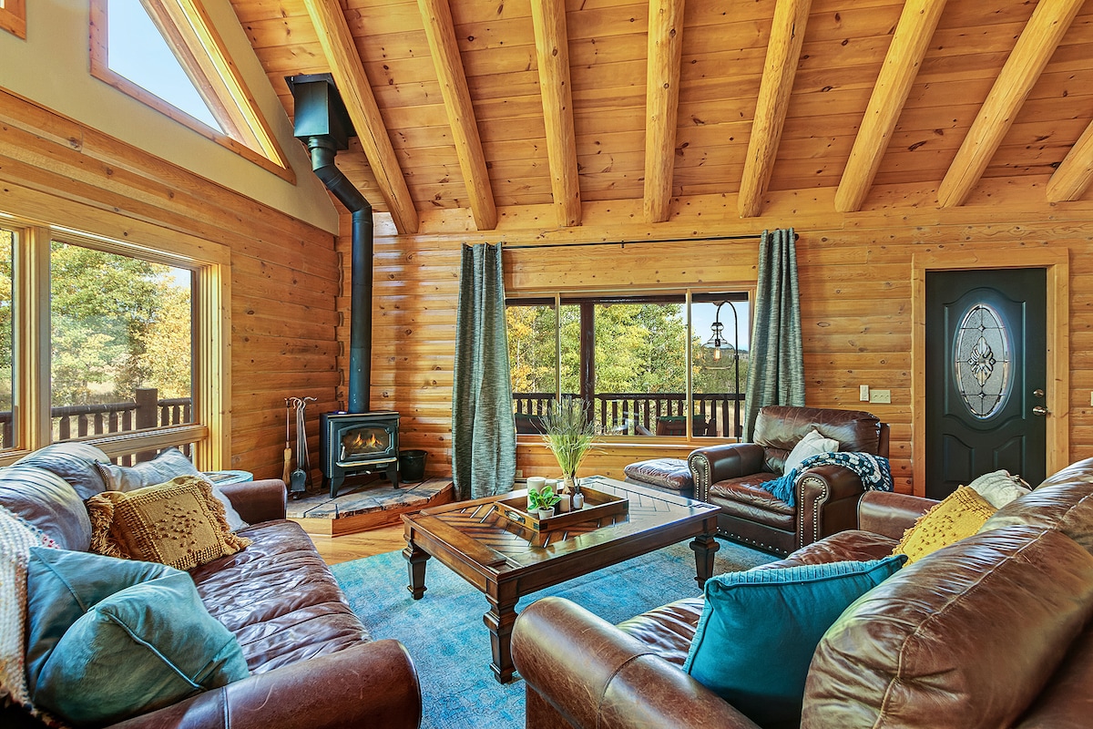 Successful Airbnb property: Henry's Lakefront Log Cabin Luxury Retreat in Fairplay