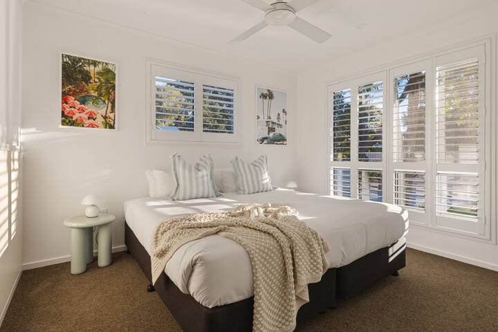 The Little Tropicana – 4 Bedroom House In Town! gallery image 4