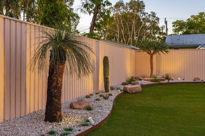 The Little Tropicana – 4 Bedroom House In Town!