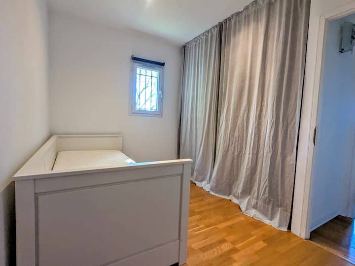 חדר ילדים/ 2 מיטות יחיד (מיטת מגירה) / ארון 