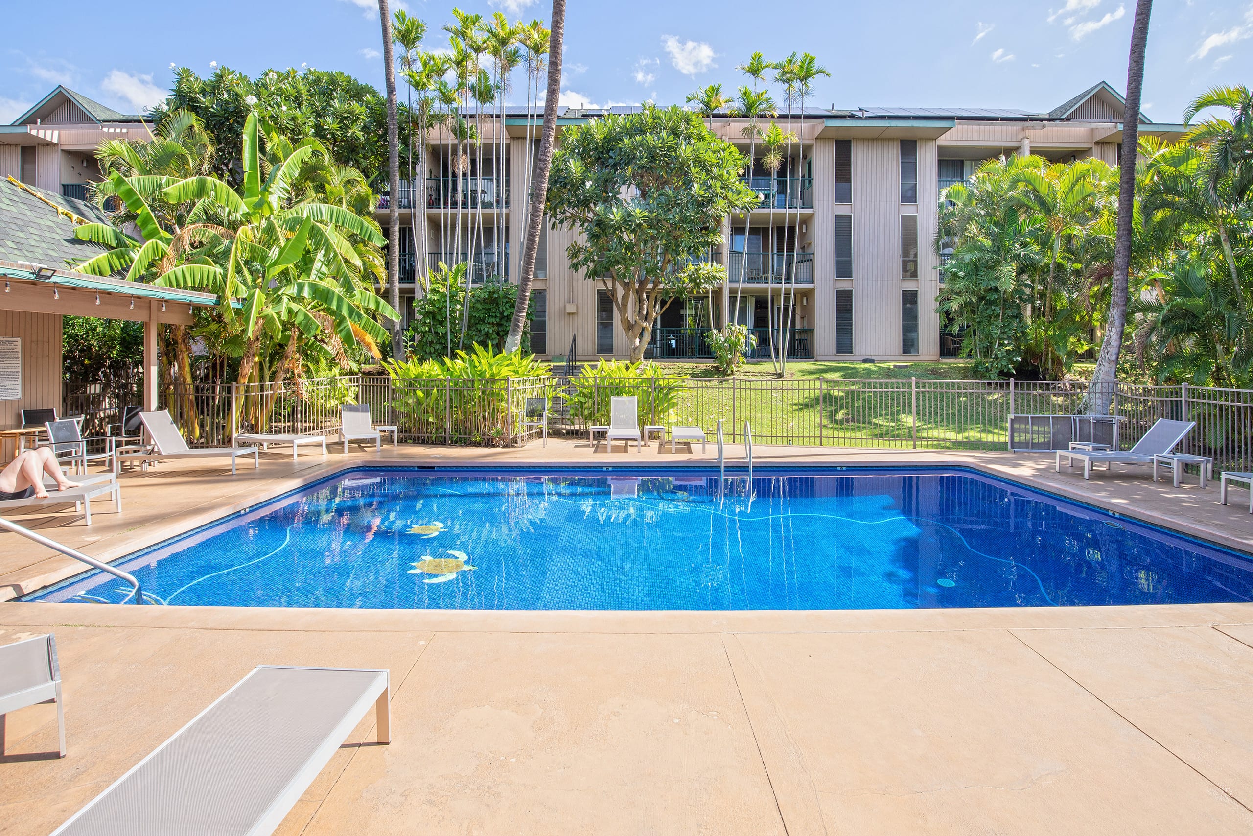 2 Bedroom Condo 2 Blocks To Charley Young Beach - Image 17