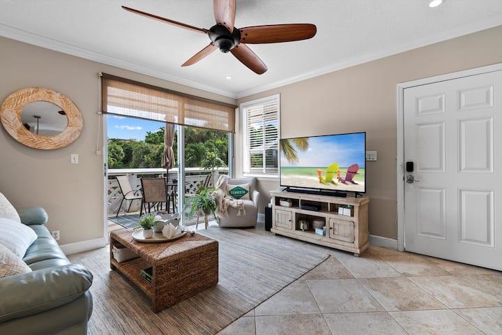 Jupiter Escape:lux 2 Bedroom Condo W/ Coastal Vibe - Jupiter, FL