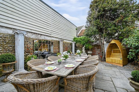 Luxury, Georgian House & Beach hut.