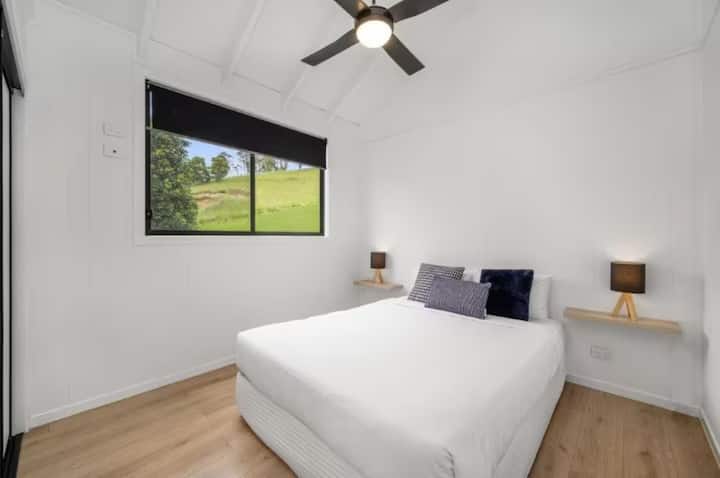 غرفة نوم تقع في مقصورة الزيتون