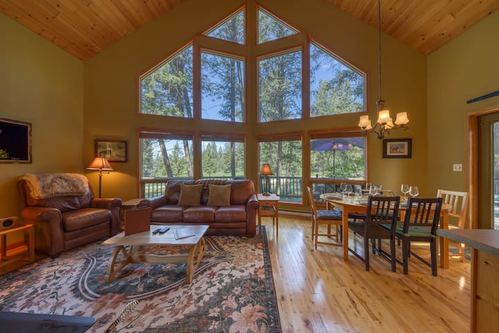 Sable Pine Cabin | 3BR | Wood Stove + Trails