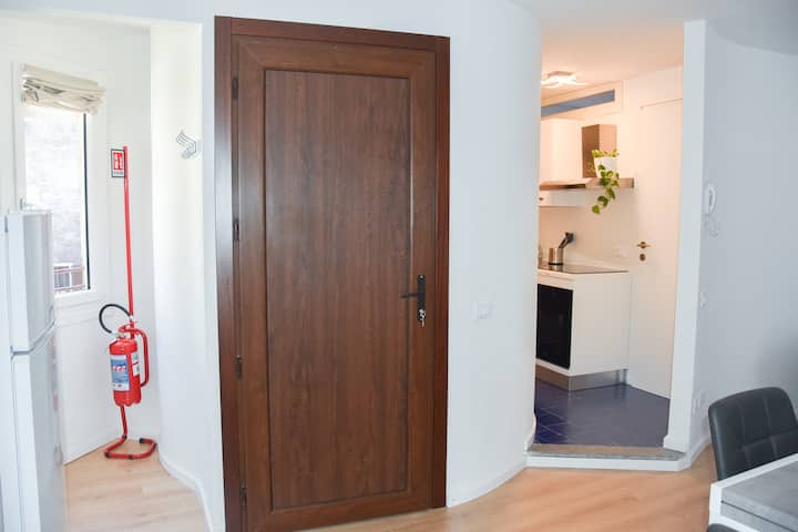 Вход към апартамента.