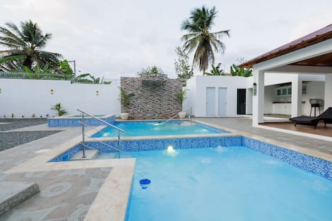 Villa Jerez Vacation +Pool Table and Swimming Pool