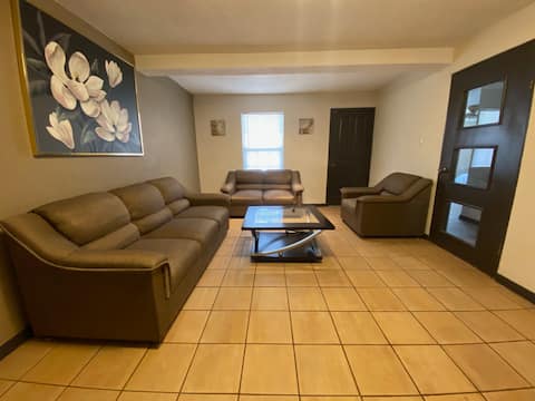 Anuncio de Airbnb popular: Spacious top floor apartment en Coahuila De Zaragoza