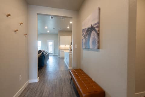 Popular Airbnb listing: The Slowdown Saddle | Hot Tub | ~12m to TTU in Lubbock