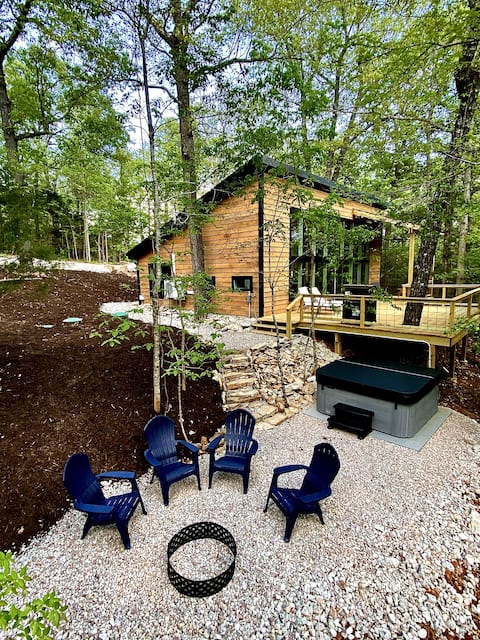 Cedar Hill Cabin • 2bed •2bath•Hot Tub