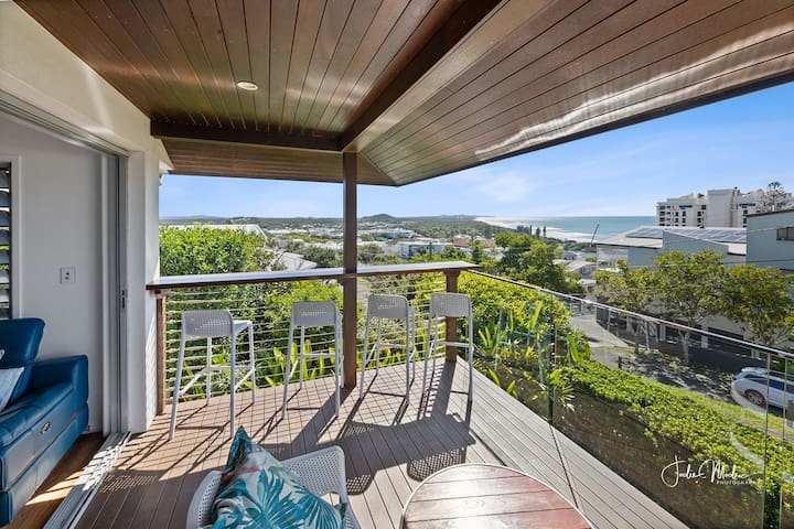 Pacific View – Steps to Coolum beach, Pets on app gallery image 3