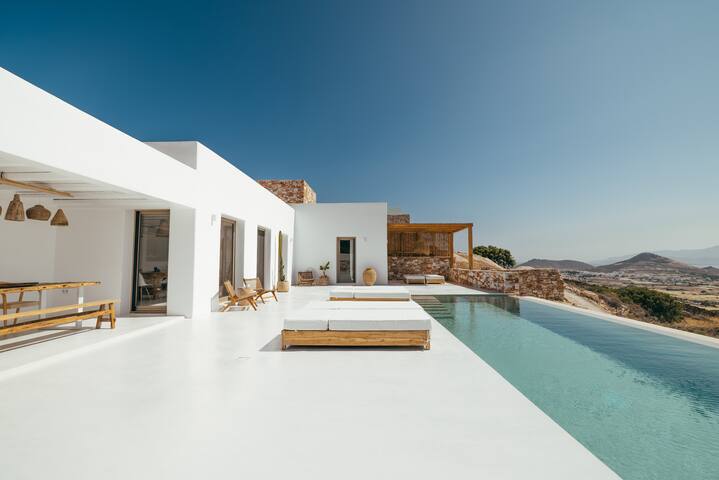 Villa Fegari – Sea view – Golden Beach, Paros gallery image 4