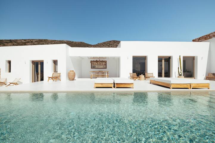 Villa Fegari – Sea view – Golden Beach, Paros gallery image 3
