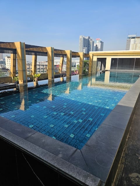 Chic Premiere Deluxe DBL Suite at Palette Bella B