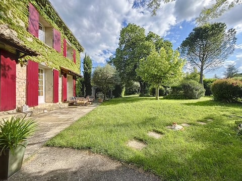 Les Volets Rouges House – Garden, Quiet & WiFi