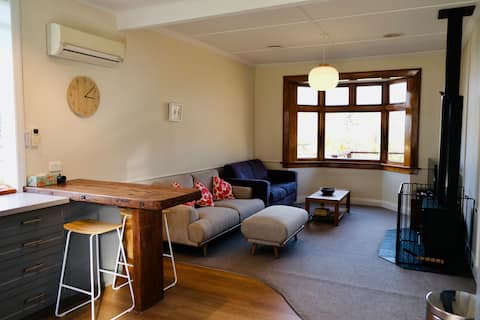 Top Airbnb: Old Goldminer's Cottage in Wānaka