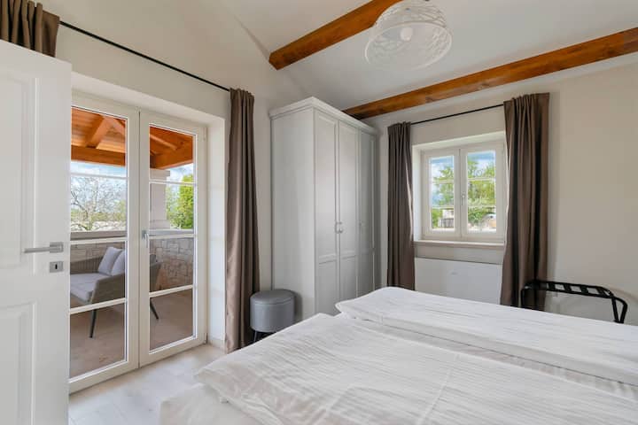 საძინებელი 4