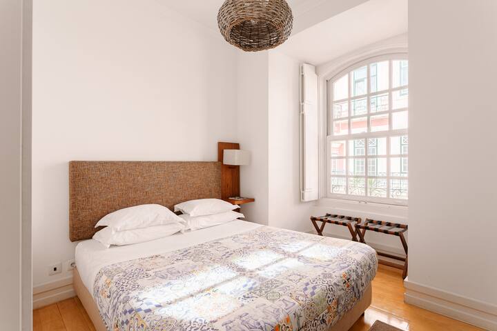 Re-Imagined Urban Flat in Historical Space gallery image 4