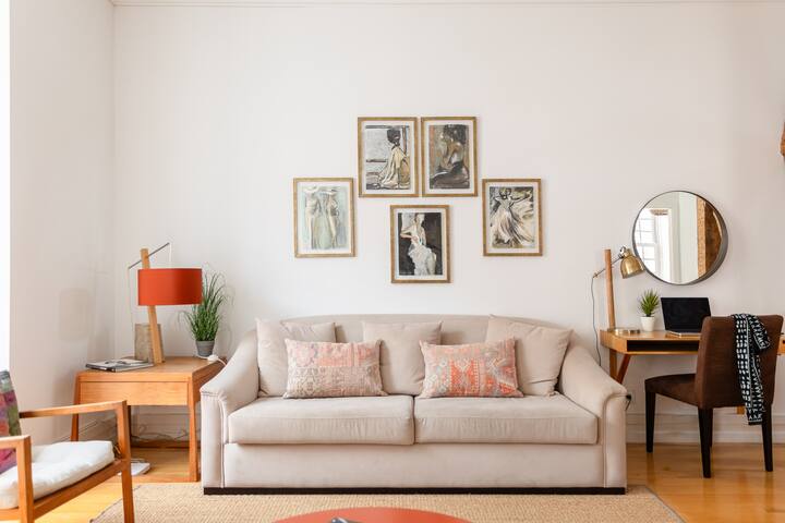 Re-Imagined Urban Flat in Historical Space gallery image 2