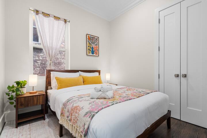 NEW! Spacious-FREE Parking Game&Yard | NYC MetLife gallery image 4