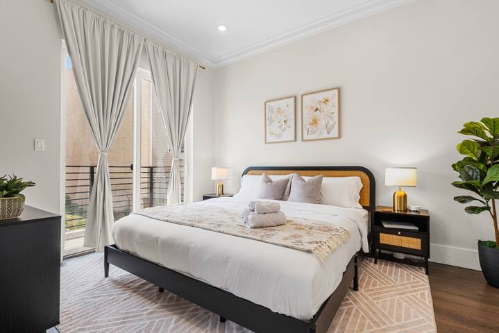 NEW! Spacious-FREE Parking Game&Yard | NYC MetLife gallery image 5