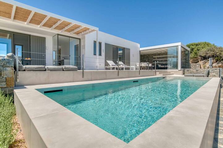 Cocomo 3+4 | Two suites w. Private Pool & Sea View