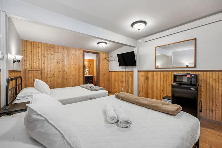 The Pondo: Room 20 – Spacious Stay - Deadwood, SD