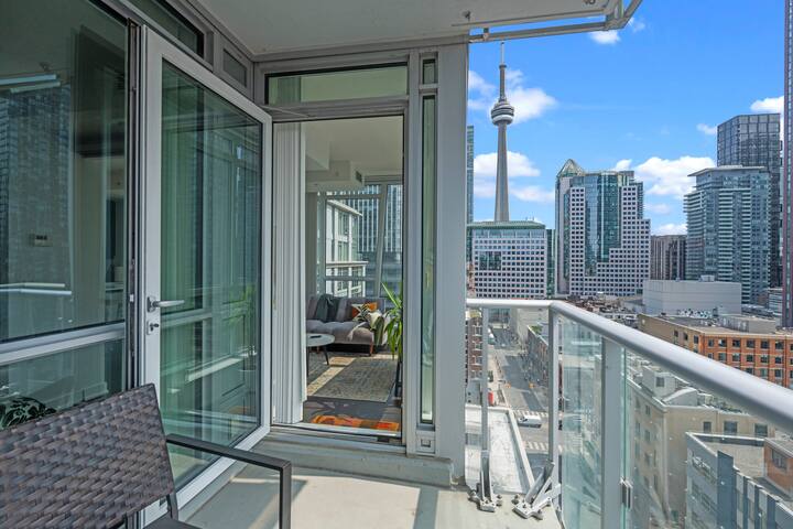 Sunsets with the CN Tower gallery image 2