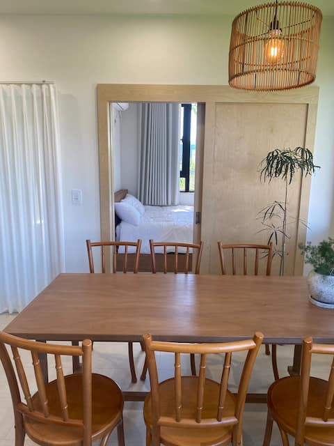 (Free Jacuzzi Included) Pension Spa Suite Turntable LP Music 5-Star Mattress Clean Hotel Bedding Cam