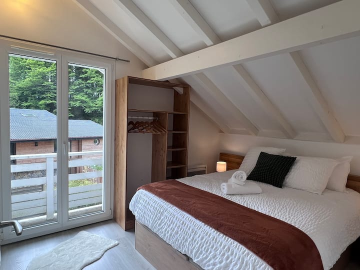 Meka i udobna posteljina️, mekani ručnici i kvalitetni madraci, sve od lokalnog brenda Linvosges, za ugodan boravak! 