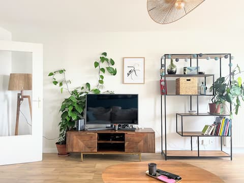 Top performing Airbnb: Quiet and Spacious Apartment - Balcony - Near Port in Vannes