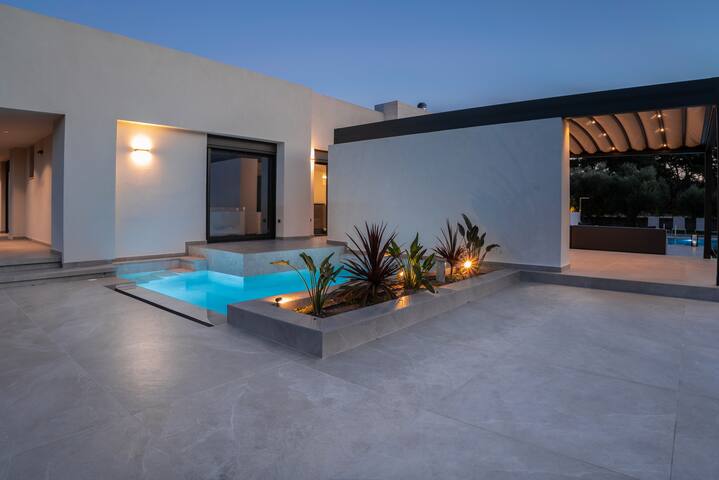 Casadi Luxury Villa gallery image 3