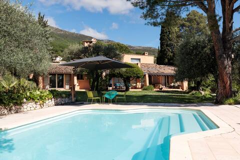 Provençal interlude: swimming pool, garden, charm
