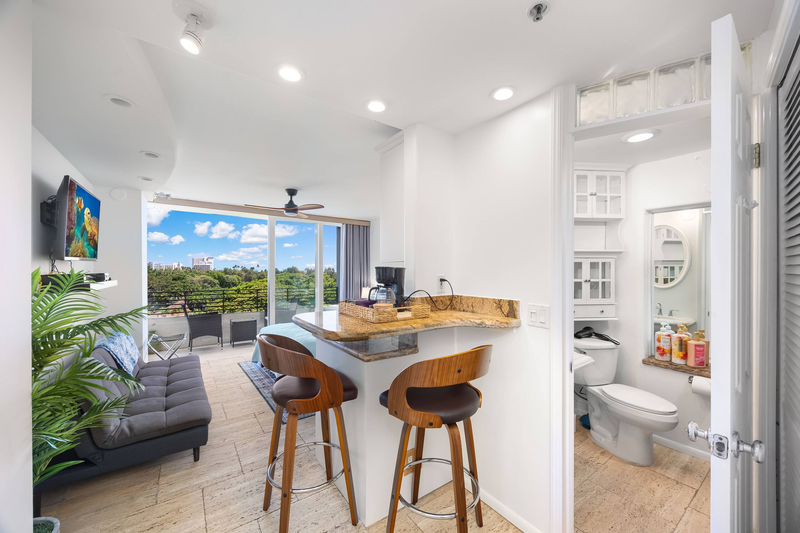 Ocean View Studio with private balcony - Image 27
