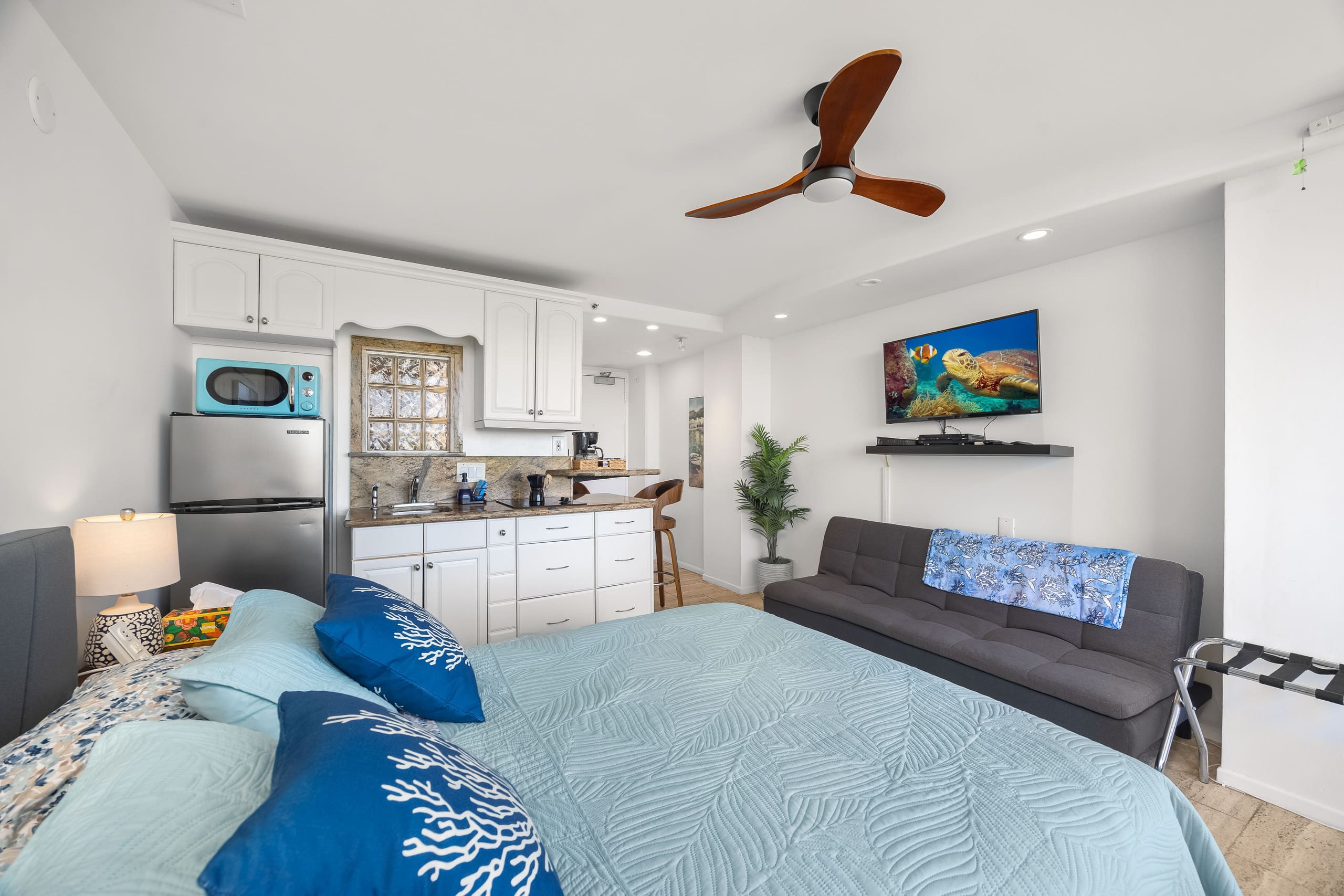 Ocean View Studio with private balcony - Image 14