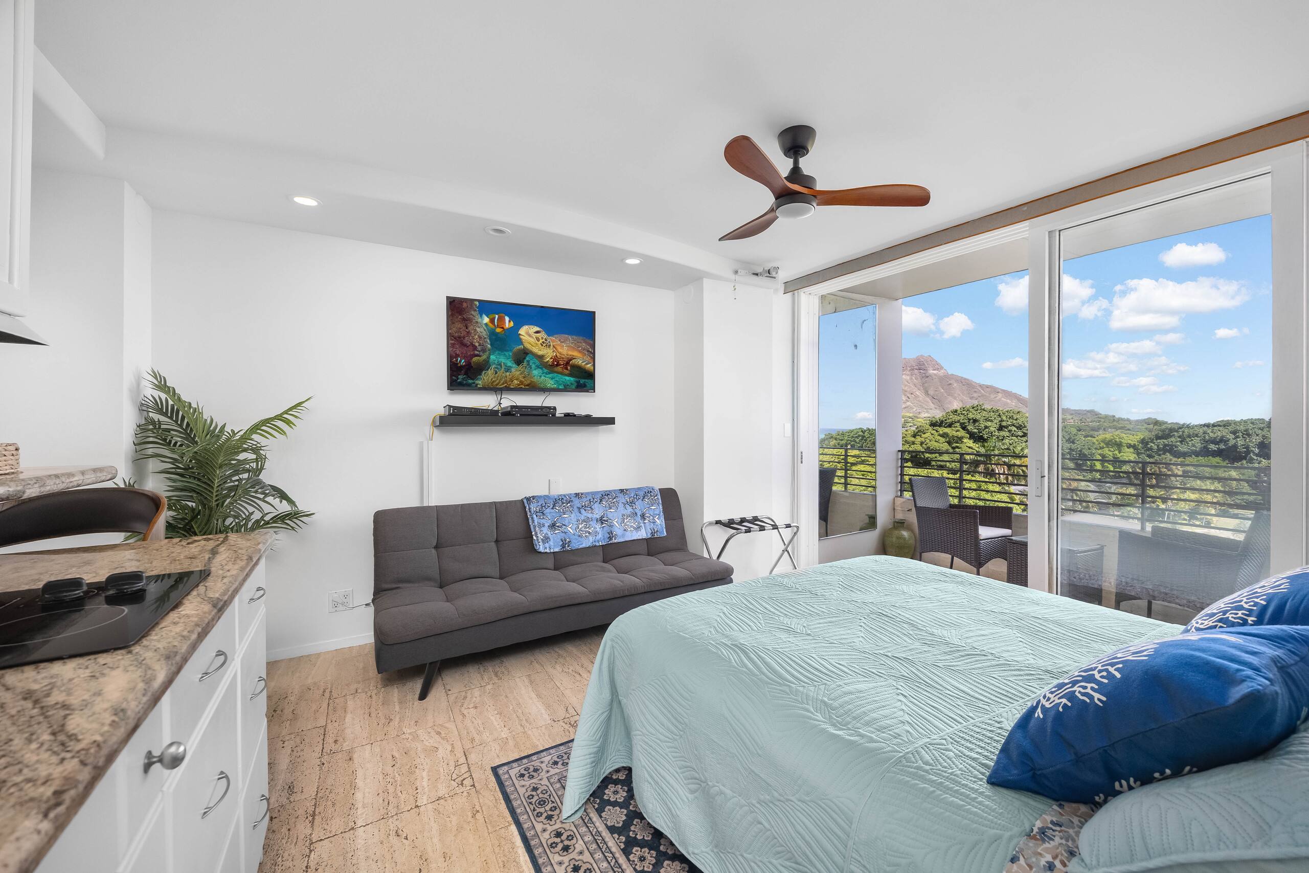 Ocean View Studio with private balcony - Image 16