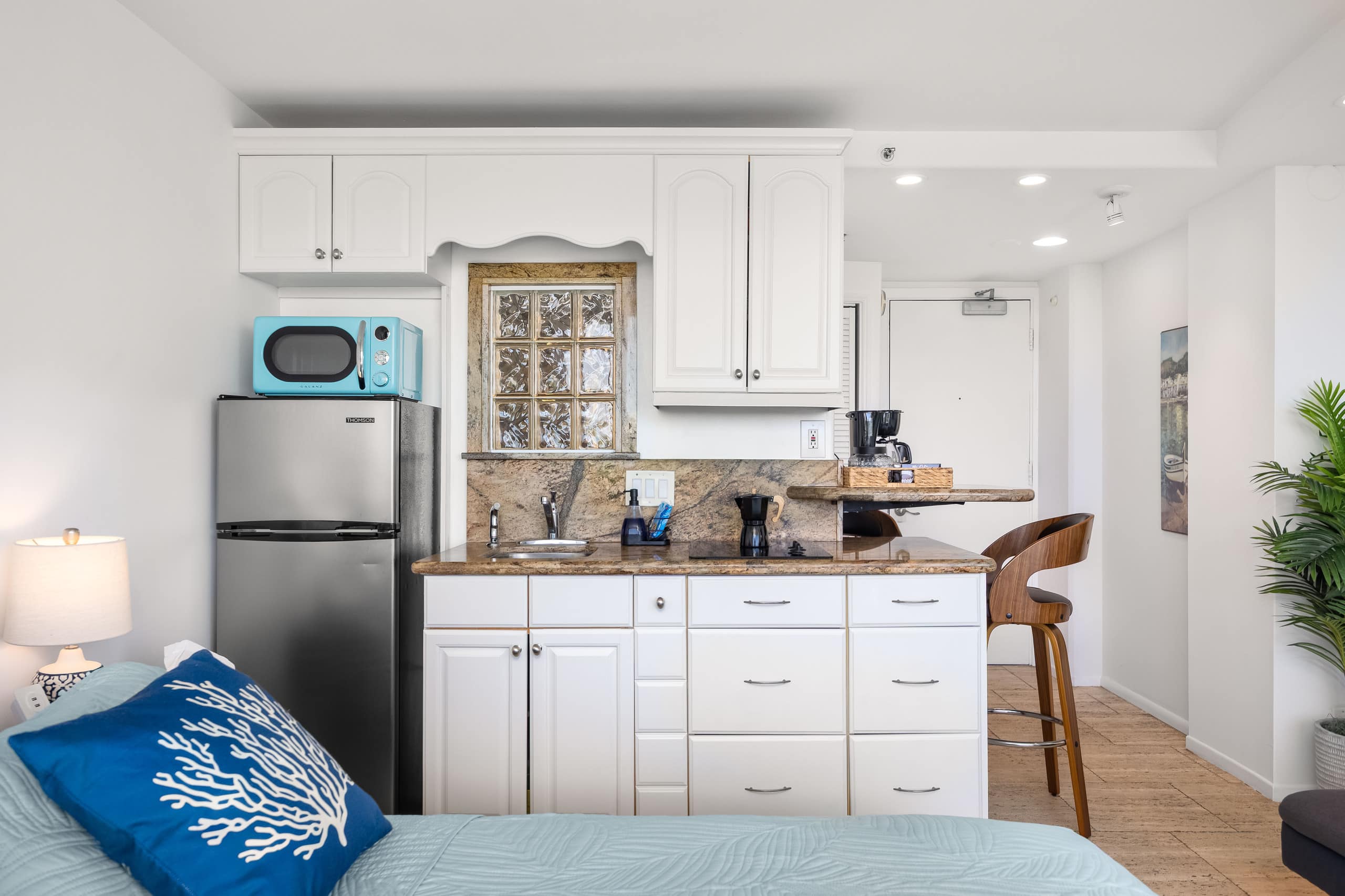 Ocean View Studio with private balcony - Image 28
