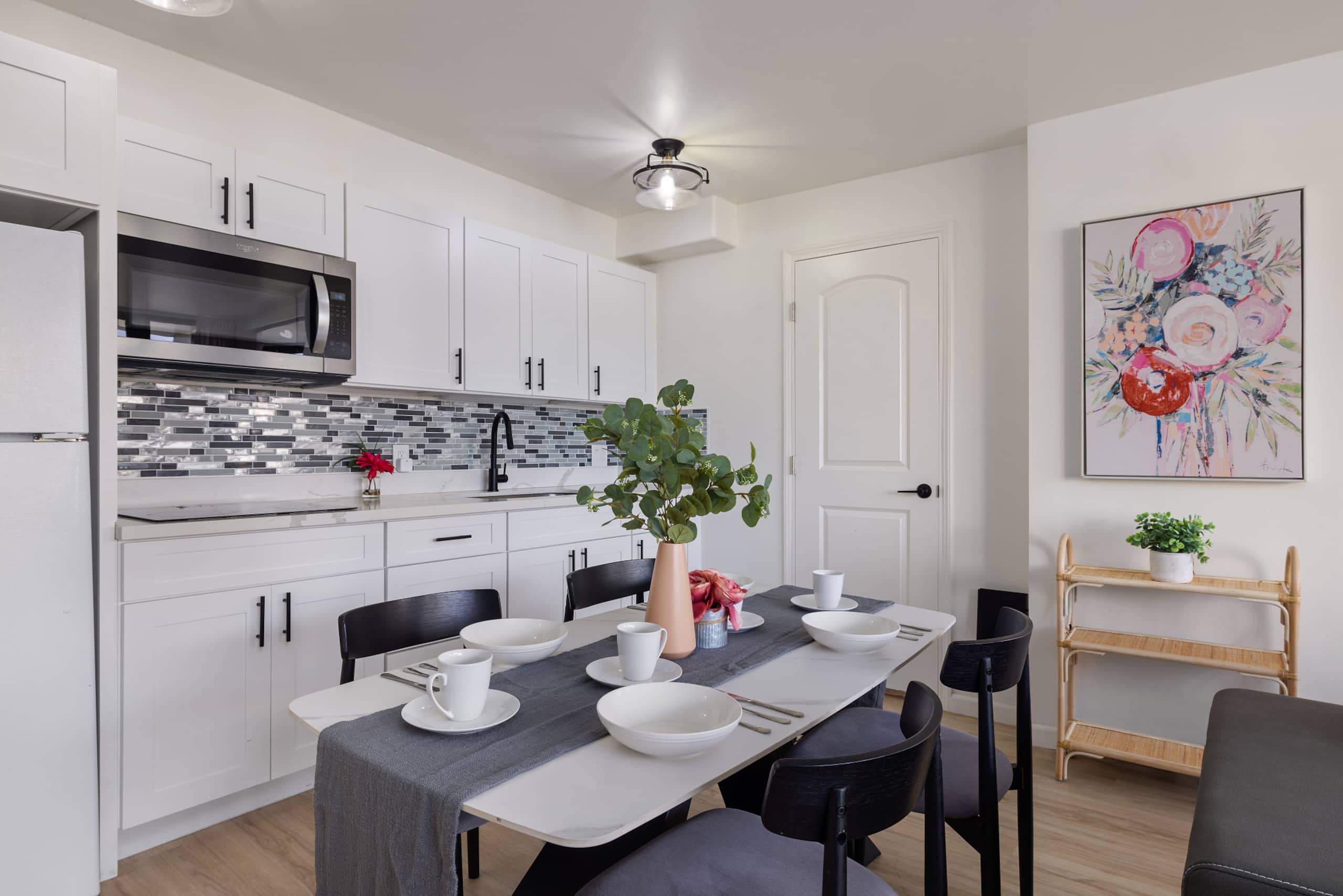 5 min walk to Waikiki Beach, FREE Parking,2bds/WFH - Image 6