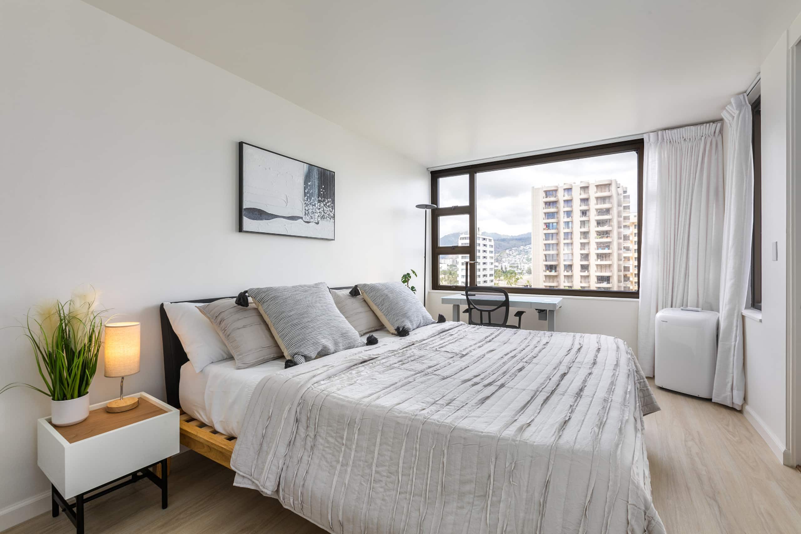 5 min walk to Waikiki Beach, FREE Parking,2bds/WFH - Image 8