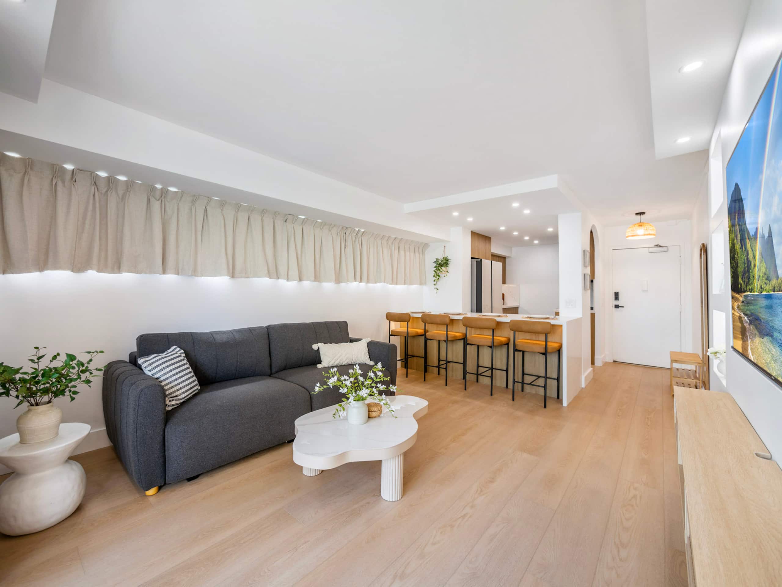 Condo in Honolulu · ★4.88 · 3 bedrooms · 5 beds · 2 private baths - Image 11