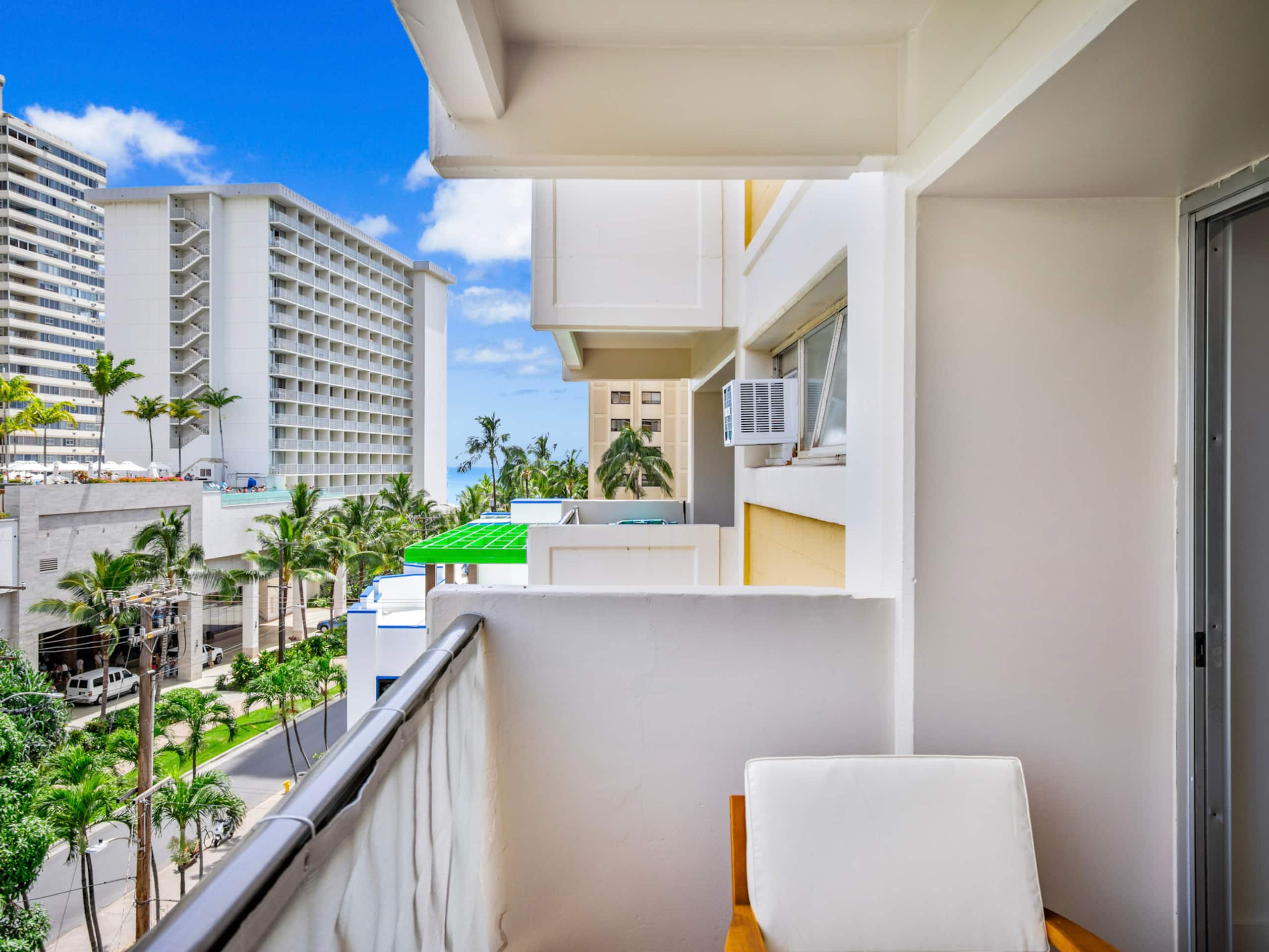 Condo in Honolulu · ★4.88 · 3 bedrooms · 5 beds · 2 private baths - Image 61