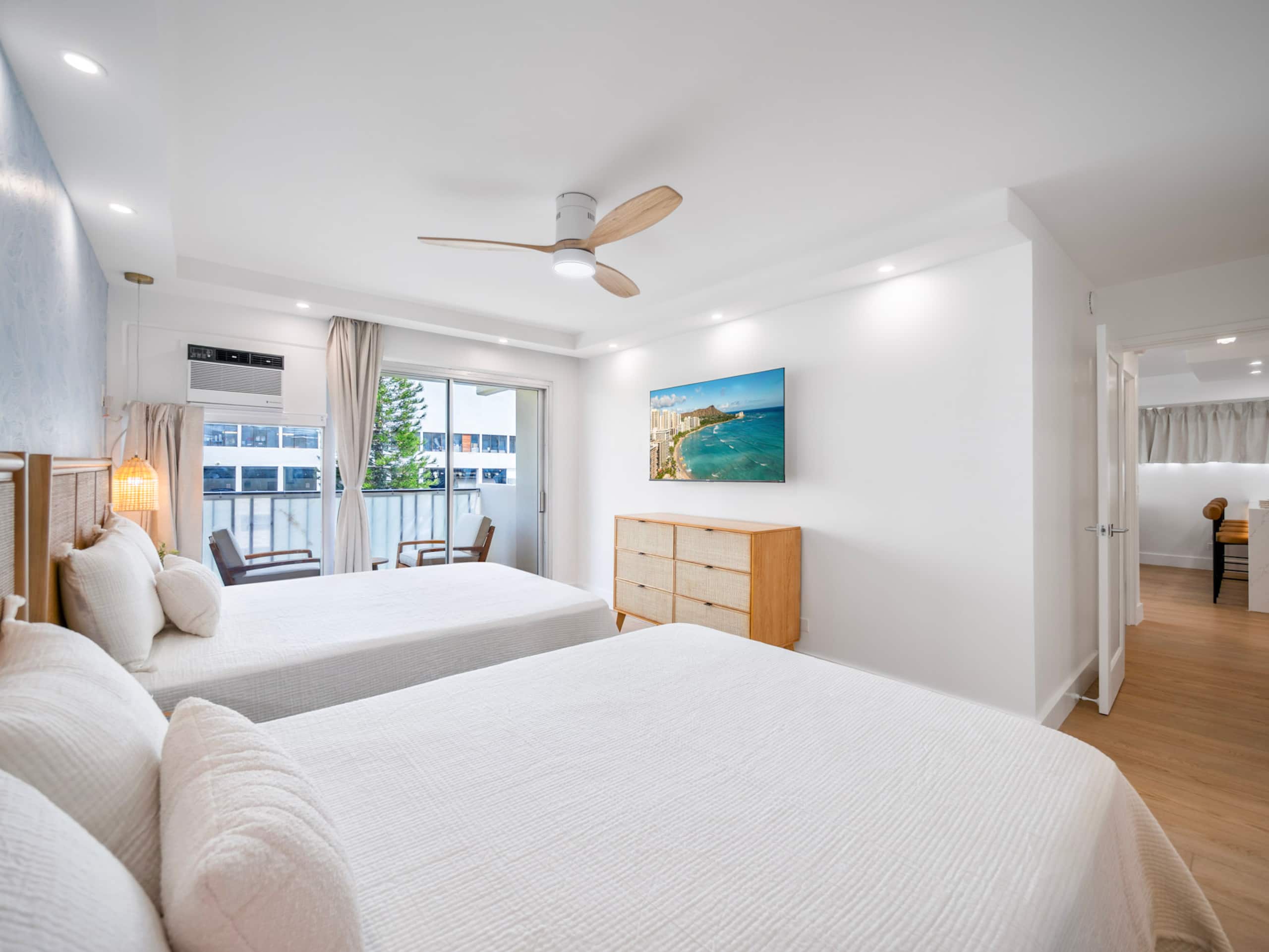 Condo in Honolulu · ★4.88 · 3 bedrooms · 5 beds · 2 private baths - Image 30