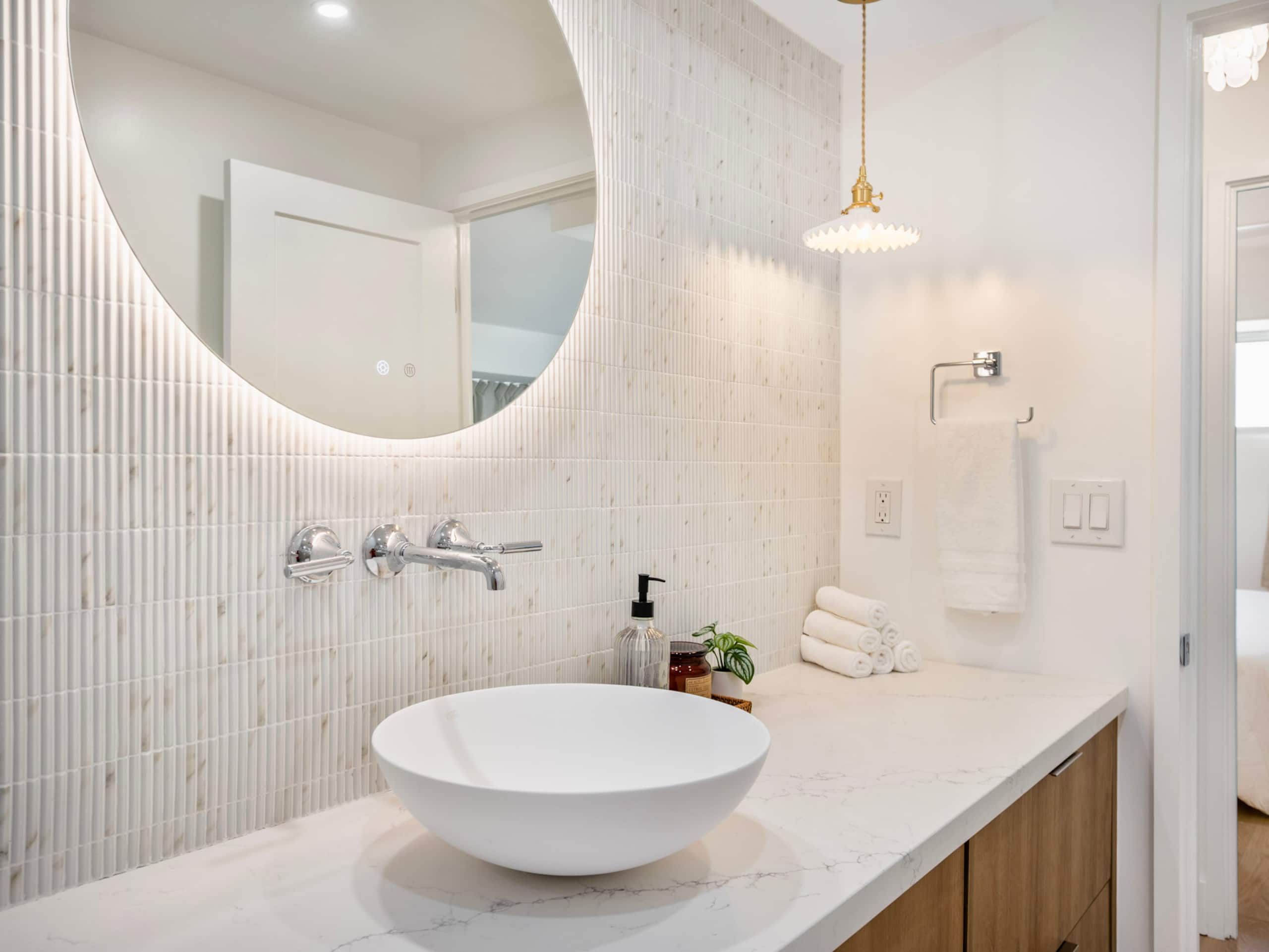 Condo in Honolulu · ★4.88 · 3 bedrooms · 5 beds · 2 private baths - Image 51